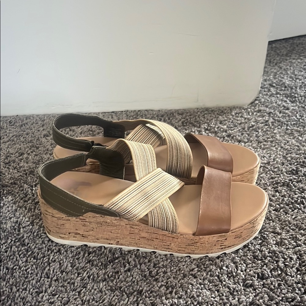 Sorel Size 9 Stylish Brown and Cream Women's Wedge Sandals